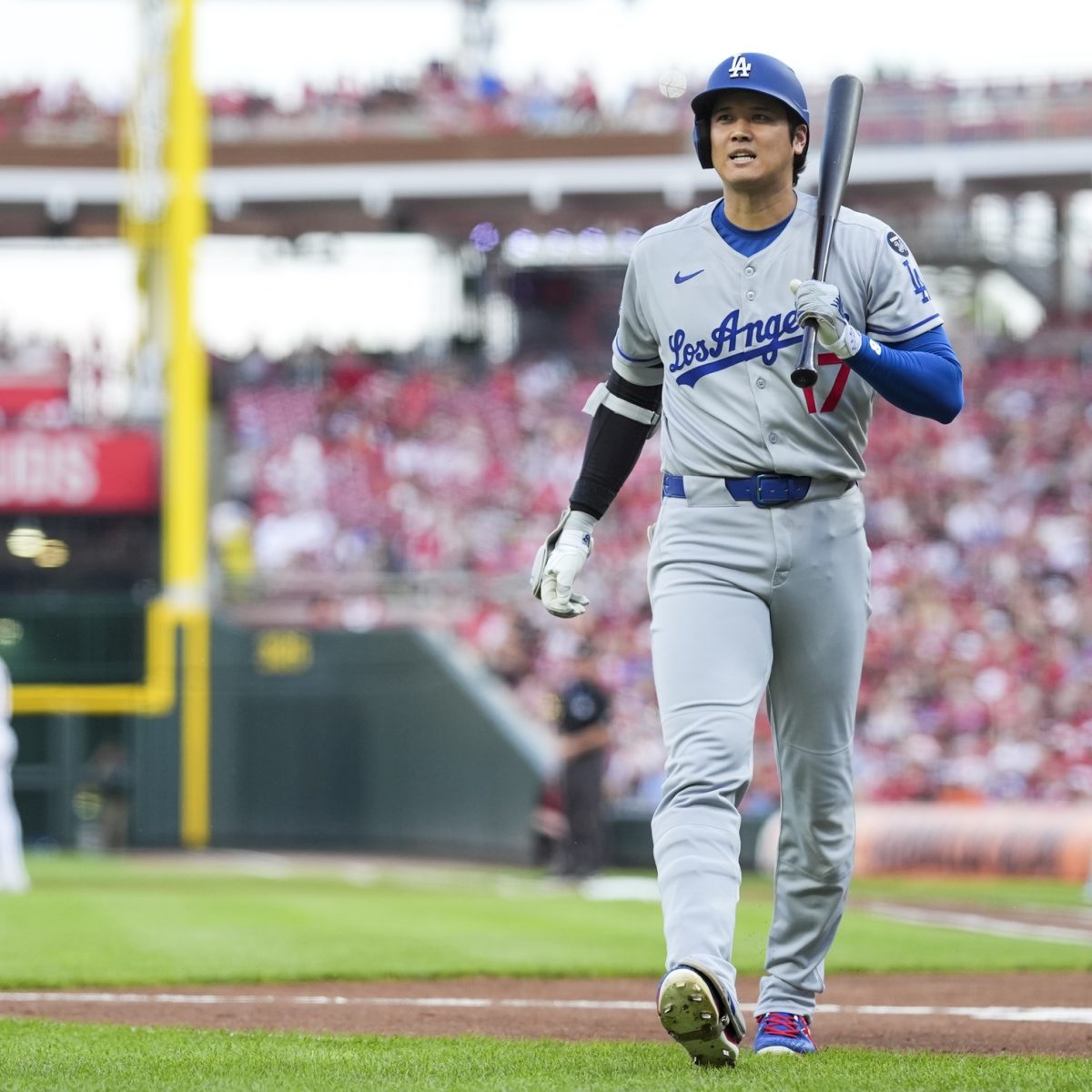 Los Angeles Dodgers poised to dominate Cincinnati Reds in crucial matchup before trade deadline