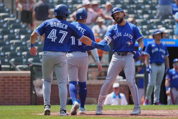 Toronto Blue Jays Favored to Win Friday Night's Crucial Matchup Against Kansas City Royals