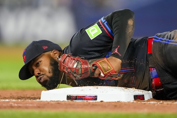 Experts weigh in on Royals vs. Blue Jays matchup: Which team has the edge?