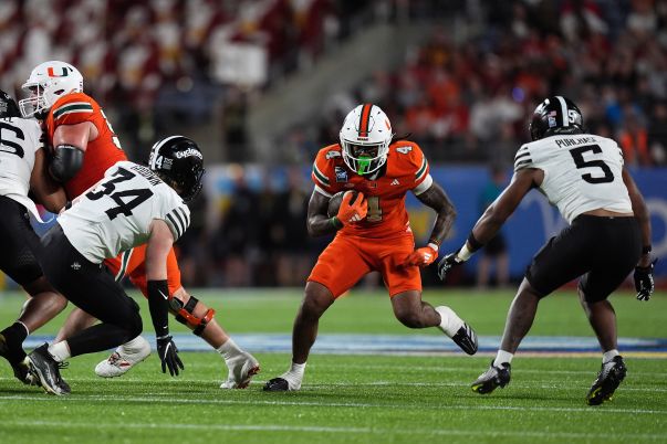 Notre Dame Favored to Dominate Miami in Sunday Showdown: Detailed Prediction and Analysis for Key Match-up