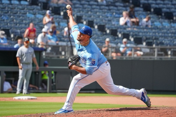Kansas City Royals Dominate While Texas Rangers Struggle: A Battle at Kauffman Stadium